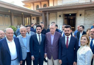Başkan Erdoğan, Muğla'da bayram namazı çıkışında partililerle bayramlaştı!