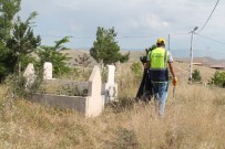 Bayburt Belediyesi Mezarliklari Bayram Için Temizledi