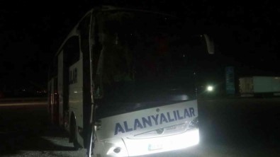 D-650'De Yolcu Otobüsü Ile Kargo Kamyonu Çarpisti Açiklamasi 2 Yarali