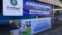 Diyarbakir'da Vatandaslar Kurbanliklarini Profesyonel Kasaplara Emanet Etti