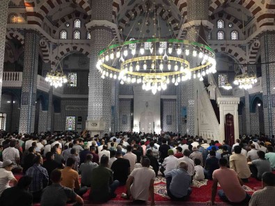 Ilk Kurban Bayrami Namazi Igdir'da Kilindi