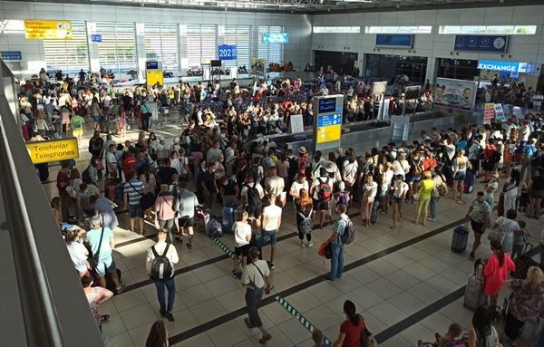 Antalya'ya 2022 yılının ilk 7 ayında hava yoluyla 6 milyon 688 bin turist geldi