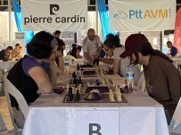 Beyoglu Belediyesi 15 Temmuz Sehitleri Için Uluslararasi Satranç Turnuvasi Düzenledi