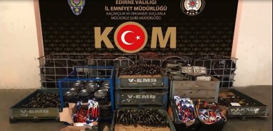 Kapikule'de Tirda 695 Adet Kaçak Oto Parçasi Ele Geçirildi
