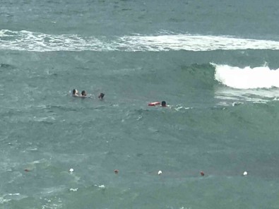 Sahillerde 225 Kisi Bogulmaktan Kurtarildi