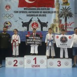 Aliagali Karatecilerden 1 Kupa, 15 Altin Madalya