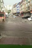 Esenyurt'ta Etkili Olan Saganak Yagis Rögarlari Patlatti Açiklamasi Caddeler Sular Altinda Kaldi