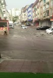 Etkili Olan Saganak Yagis Rögarlari Patlatti Açiklamasi Caddeler Sular Altinda Kaldi