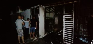 5 Yildizli Otelin Sahil Barinda Korkutan Yangin