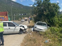 Karabük'te Iki Otomobil Kafa Kafaya Çarpisti Açiklamasi 5 Yarali
