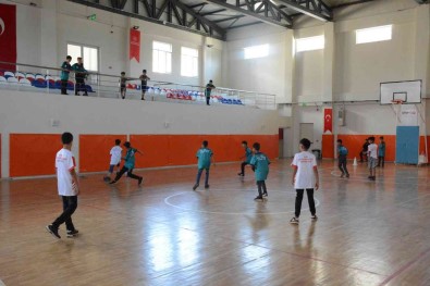Kur'an Kursu Ögrencilerine  Futsal Etkinligi