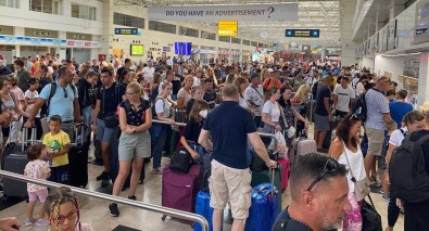 Rusya'dan Antalya Havalimani'na Günde 80 Uçak Iniyor