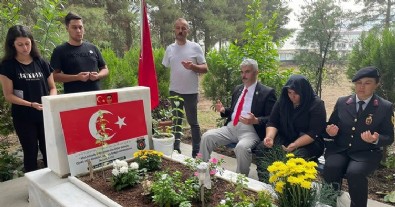 Şehit Başçavuş Ferhat Gedik, Hatay'da mezarı başında anıldı!