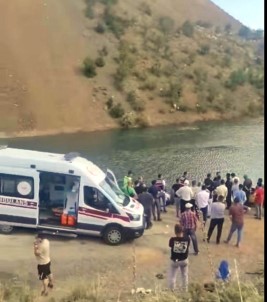 Çayda Kaybolan 16 Yasindaki Gencin Cesedine Ulasildi