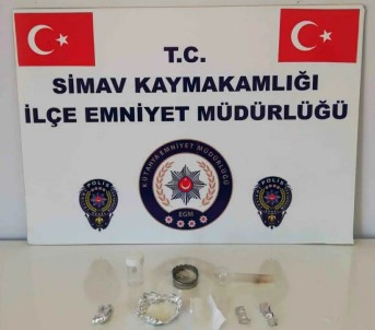 Simav'da Süpheli Sahsin Üzerinden Uyusturucu Çikti