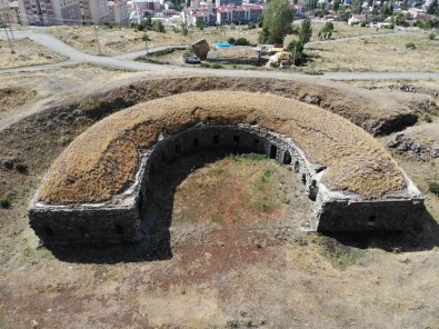 Kars'ta Bir Tarih Gözler Önünde Yok Oluyor