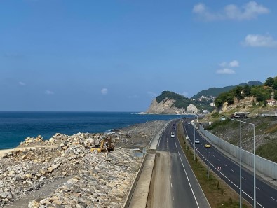 Kilimli Sahil Yolu'na 700 Bin Tonluk Tas Dolgu