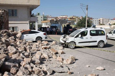 Mardin'de Duvar Çöktü, Iki Araçta Maddi Hasar Meydana Geldi