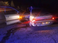 Alkollü Sürücülerin Kazasinda 2'Si Agir 4 Kisi Yaralandi