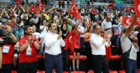 Bakan Mehmet Muharrem Kasapoğlu ve Başkan Altay, Voleybol Milli Takımı'nın sevincine ortak oldu!