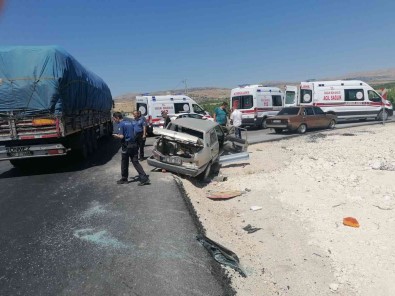 Malatya'da Iki Otomobil Çarpisti Açiklamasi 12 Yarali