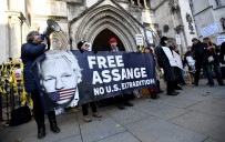 Assange Ile Görüsen ABD'li Gazeteci Ve Avukatlar Gözetlendikleri Iddiasi Ile CIA'ye Dava Açti
