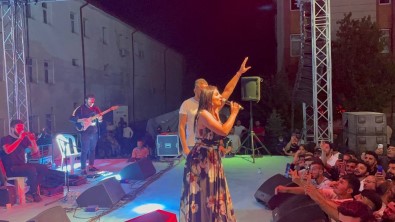 Binlerce Kangalli Konserde Bulustu