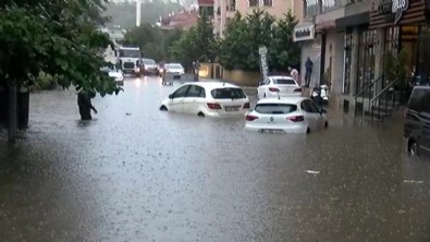 İstanbul'da kuvvetli yağış başladı: Maltepe sular altında Haberi