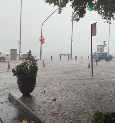 İstanbul yoğun yağış sonrası sele teslim olurken İBB yönetimine tepki yağdı! Haberi