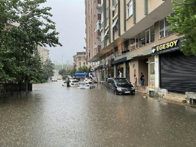 Meteoroloji'nin uyarıları sonrası İstanbul'da yollar göle döndü!