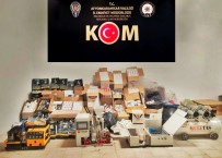 Polis Baskinda Binlerce Adet Kaçak Makaron Ele Geçirildi