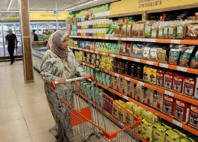 Başkan Erdoğan'ın talimatı ile başlayan ucuz gıda satışlarına vatandaştan yoğun ilgi: Sırada et indirimi var Haberi