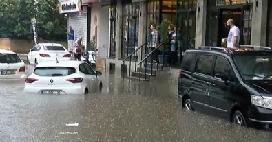 CHP'li İBB suya battı! Vatandaş İstanbul'u bir kez daha sele teslim eden İmamoğlu'na sordu: Böyle mi çözdün? Haberi