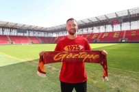 Göztepe Lukas Gottwalt'i Kadrosuna Katti
