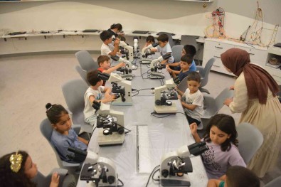 Konya'da Çocuklar Tatillerini Bilimle Iç Içe Geçiriyor