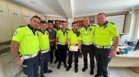 Mesai Arkadaslarindan Emektar Polis Memuruna Dogum Günü Sürprizi