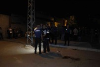 Adana'da Selam Verme Bahanesiyle Yaklasti, 2 Kisiyi Vurdu