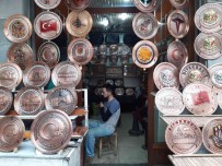 Diyarbakir'da Bakir Ustasi Çeyrek Asirdir El Emegi Göz Nuru Sanat Isliyor