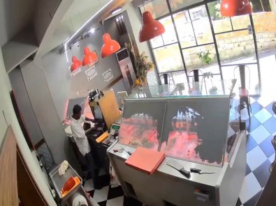 Is Yeri Sahibinin Yoklugundan Faydalanip Kasadan Para Çaldi