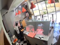 Is Yeri Sahibinin Yoklugundan Faydalanip Kasadan Para Çaldi