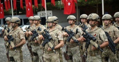 Komandolar Türk bayrakları ve dualarla Ordu'dan Suriye'ye uğurlandı!