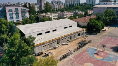 Muratpasa'da Ögrencilere Bir Spor Salonu Daha
