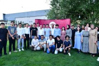 YKS'de Basarili Olan Ögrenciler Ödüllendirildi