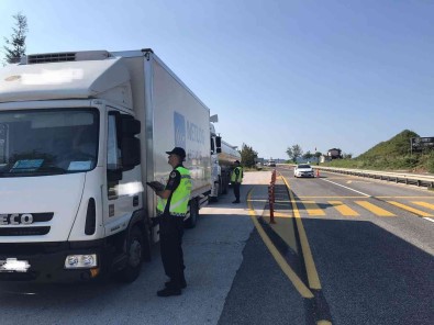 Yük Tasiyan Araçlara Denetim Yapildi