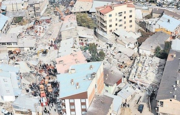 Afet bölgesinde 1 yılda evler teslim edildi: 17 Ağustos'ta deprem bölgesine gidemeyen eski Türkiye yok!