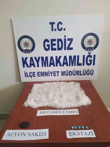Gediz'de Durdurulan Araçta Uyusturucu Ele Geçirildi