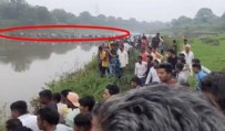 Hindistan'da kan donduran olay: Nehre düşen şahsı timsah yedi Haberi