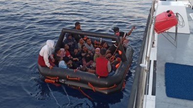 Izmir Açiklarinda 44 Düzensiz Göçmen Yakalandi, 23'Ü Kurtarildi