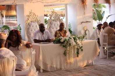 Evliliklerinin 25. Yilini Kutlamak Için Londra'dan Marmaris'e Geldiler