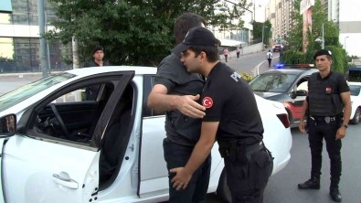 Istanbul'da Çok Sayida Polisin Katildigi 'Narkotik Dar Alan Uygulamasi' Yapildi